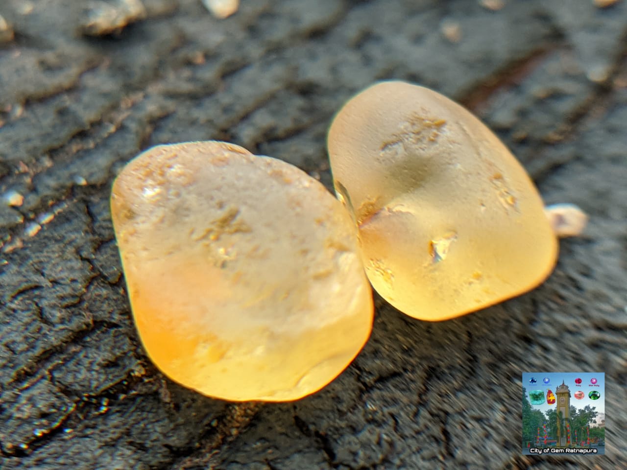 Yellow sapphire stone store